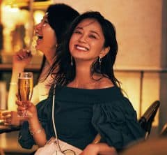 テラスでの夕飲みに【オフショル】解禁！1週間の自分をねぎらって