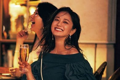 テラスでの夕飲みに【オフショル】解禁！1週間の自分をねぎらって