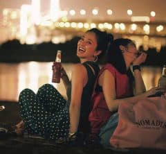 忙しママ達の間で流行の兆し！「夜ピクニック」おすすめコーデ〈２選〉