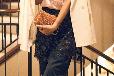 「いつものパンツ＋レーススカート」この秋、絶対に真似したいレイヤードテクニック〈３選〉