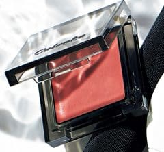 人気へア・メークAIKOさんに教わる　肌のアラが気にならなくなる！ヨレないポイントメイクアイテム〈３選〉