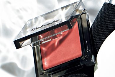 人気へア・メークAIKOさんに教わる　肌のアラが気にならなくなる！ヨレないポイントメイクアイテム〈３選〉