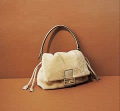 〈フェンディ、ロエベetc.〉STORYスタイリストが選ぶ【今、本当に欲しいハイブランドバッグ】