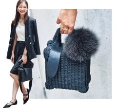 バッグチャーム流行中！STORYライターは「ファー小物」で秋モードに