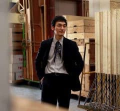 【草彅剛の特別カット集】自然体で生きる“今”を切り取る。光と影が交わるオフショット集