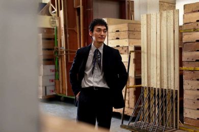 【草彅剛の特別カット集】自然体で生きる“今”を切り取る。光と影が交わるオフショット集