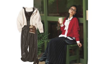 40代の秋コーデに役立つ【華やかニットカーデ】服も気分も盛り上がる〈３選〉
