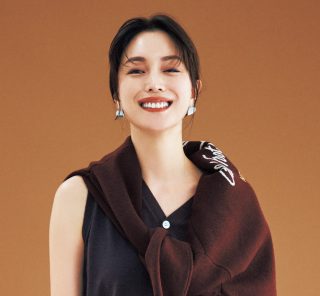 【ブラウン×ライトブルー】互いをひきたてる優しげ配色で“秋服”始めます！