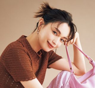 【ブラウン×ベビーピンク】無条件にときめく秋配色でコーデも気分も一新