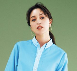 定番黒パンツを【ブラウン】にスライド！いつものスタイルも優しげに