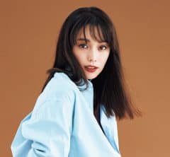 【赤みブラウン×ブルー】この秋注目のカラーリングでオシャレ心を満たして