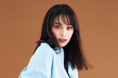 【赤みブラウン×ブルー】この秋注目のカラーリングでオシャレ心を満たして