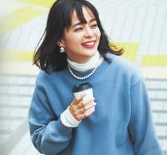 大人カジュアルがアガる【サテンスカート】この秋はコーデに変化をつけて