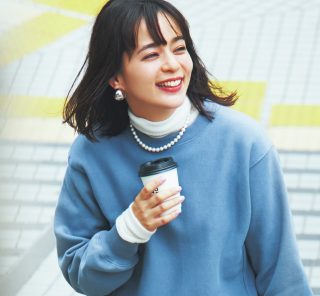 大人カジュアルがアガる【サテンスカート】この秋はコーデに変化をつけて