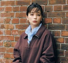 カジュアルな【ハーフジップスウェット】もブラウンならこんなに秋めく♡