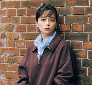 カジュアルな【ハーフジップスウェット】もブラウンならこんなに秋めく♡