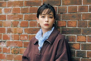 カジュアルな【ハーフジップスウェット】もブラウンならこんなに秋めく♡