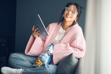 自分ファーストな時間を楽しむための〈気分が上がるカラーニット4選〉