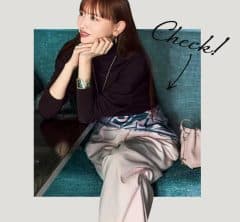 シンプルコーデを「トレンドアイテム」で最旬に更新！簡単テクニック〈２選〉