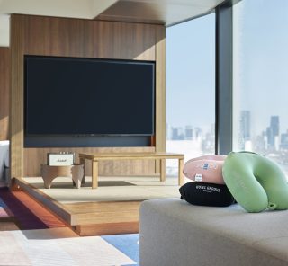 大都会の高層階で魔法のソファ体験！〝HOTEL GROOVE SHINJUKU〟×〝Yogibo〟のコラボルームが期間限定で登場！