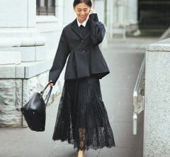 【40代の黒コーデ】キレイめ派は「レース」投入で最旬に更新を！