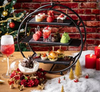 華やかなスイーツ＆セイボリーでクリスマスを彩るアフタヌーンティー【キンプトン新宿】