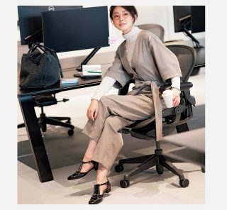 【40代の通勤コーデ】“着るだけでサマ見え”を叶える、最高タイパ服！〈４選〉