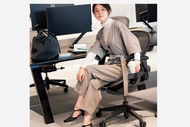 【40代の通勤コーデ】“着るだけでサマ見え”を叶える、最高タイパ服！〈４選〉