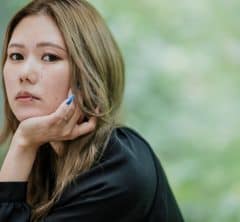 作家・金原ひとみさん(42)、 40代になってすぐに離婚。解き放たれたように今、幸せです