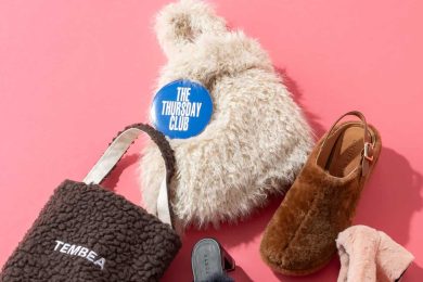 冬の空気をまとう朝、旬の【ファー小物】でシンプルコーデに季節感を