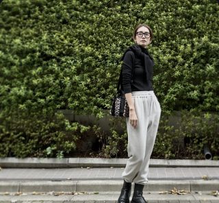 〈楽ちんなのにきちんと見える〉大人仕様のスウェット【モデル私服コーデ】