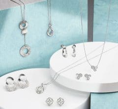 ホリデーを彩る【プラチナ・ウーマン】新作ジュエリーを自分ご褒美に