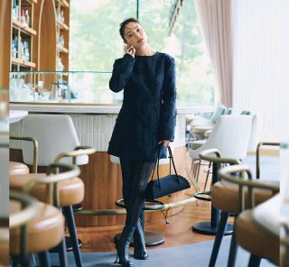 今日は“母らしさ”を脱ぎ、「ミニワンピース」で出かける日【年末特別エッセイ②】