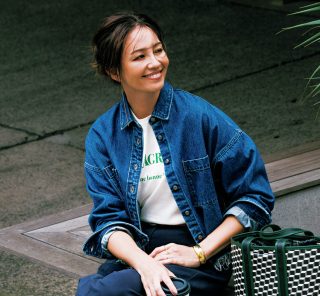 アレンジ自在で体温調節にも◎【デニムシャツ】がソロTIMEの相棒に