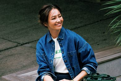 アレンジ自在で体温調節にも◎【デニムシャツ】がソロTIMEの相棒に