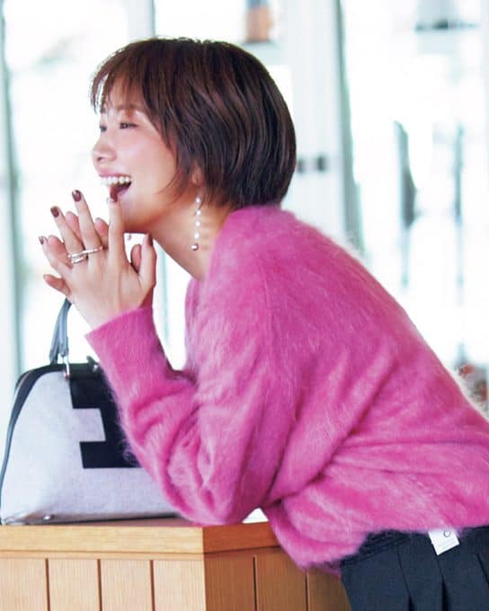 【カラーニット×主役級バレルパンツ】ならワンツーだって今っぽい！