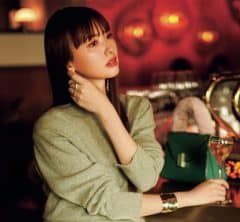 上品ワントーンに【キラキラアイテム一点盛り】で“はじけ上手”に