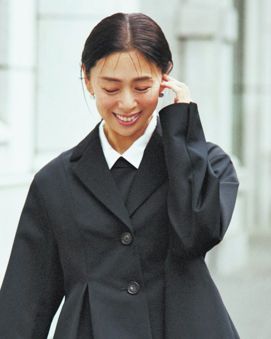 【40代の学校行事コーデ】オシャレに見えてハズさない黒の着こなし方
