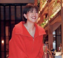 【ハーフジップニット】の抜け感と最旬パンツでヘルシーなのに女っぽい