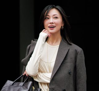 【カットソーワンピ×甘スニーカー】で外回りの日だってコンフォートに！