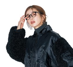 時短でキマるワントーンに【異素材ブルゾン】できらりと光る個性を！