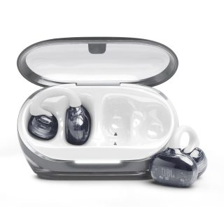 今話題の“ながら聴き”ができるオープンイヤーのイヤホンとは？ JBLからスタイリッシュな新型が登場