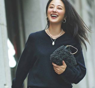 40代の【無地ニットコーデ】が垢抜ける！つかえる「今どきアイテム」〈5選〉