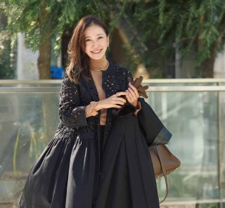 オシャレな40代読者はこの冬、「黒レース」で上品に華やぐ！＜コーデ4選＞