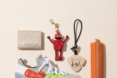 【人気占い師・真木あかりさん】に聞いた！ 2026年開運レザー小物＆開運メッセージ