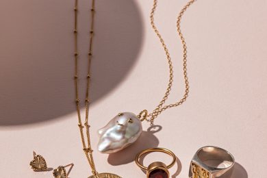 【人気占い師・真木あかりさん】に聞いた！ 2026年の運気と開運ジュエリー