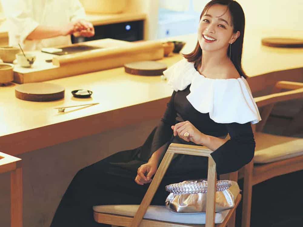 加藤ローサさんが「特別な日に訪れる場所。そんなシーンに「着たい服