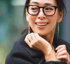 2026年【コミュ運が上がる】カラーは黒・ゴールド！仕事が円滑にまわる「開運コーデ」は？