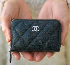 【シャネル、エルメスetc...】40代オシャレ読者がリアルに使ってる黒財布＜スナップ6選＞