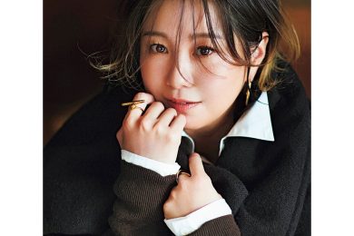 【上半身の厚みが気になる】40代に。トレンド「ストール」のオシャレな体型カバー方法〈３選〉